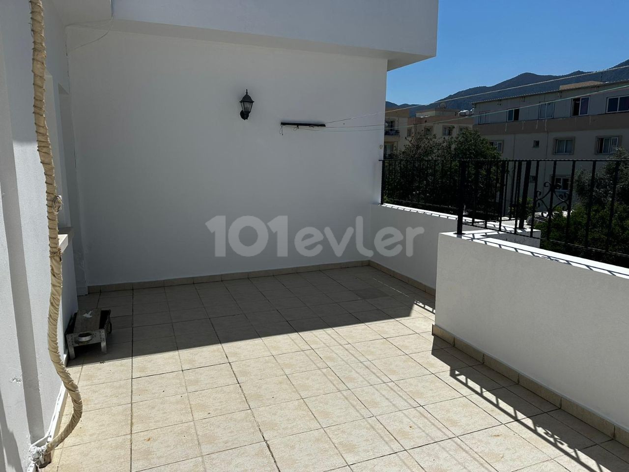 4+1 Penthouse for rent in Kyrenia Center, right behind Karakum Grand Pasha Hotel