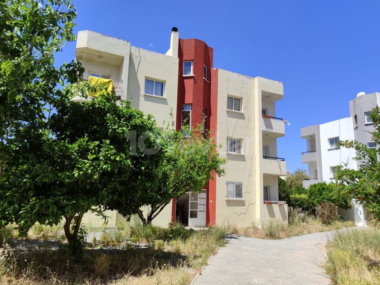 پشت هتل Girne Pia Bella، 3+1، آپارتمان فرصت سرمایه گذاری.