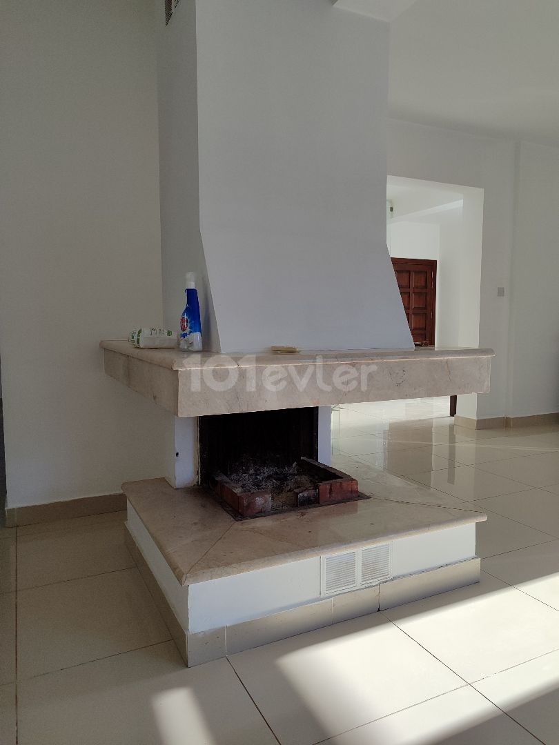 Kyrenia Center, 3+1 Duplex-Penthouse, Yeni Liman Yolu, neben Lord Palace