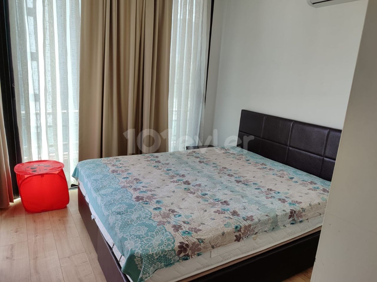 Girne Merkez, Barış Parkı ile Bektaş Market arasında, yeni bina 2+1 Kiralık