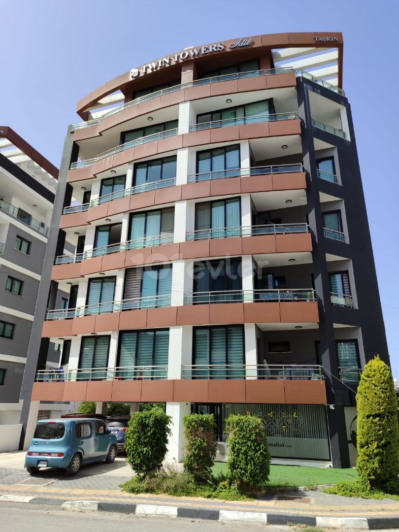 Girne Merkez, Barış Parkı ile Bektaş Market arasında, yeni bina 2+1 Kiralık