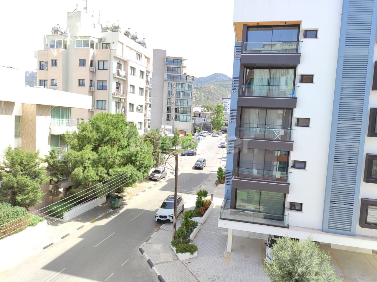 Girne Merkez, Barış Parkı ile Bektaş Market arasında, yeni bina 2+1 Kiralık