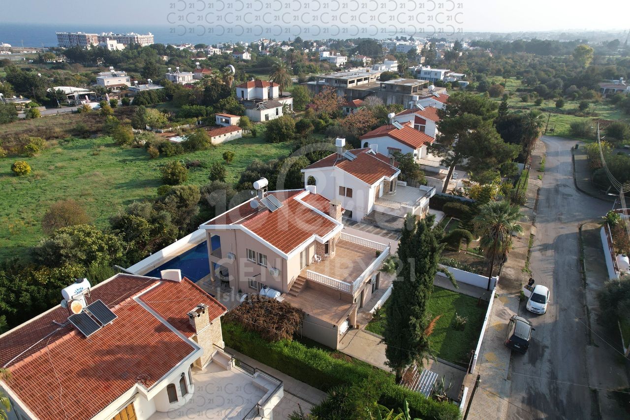 Girne Karaoğlanoğlu da Satılık 4+1 Müstakil Villa