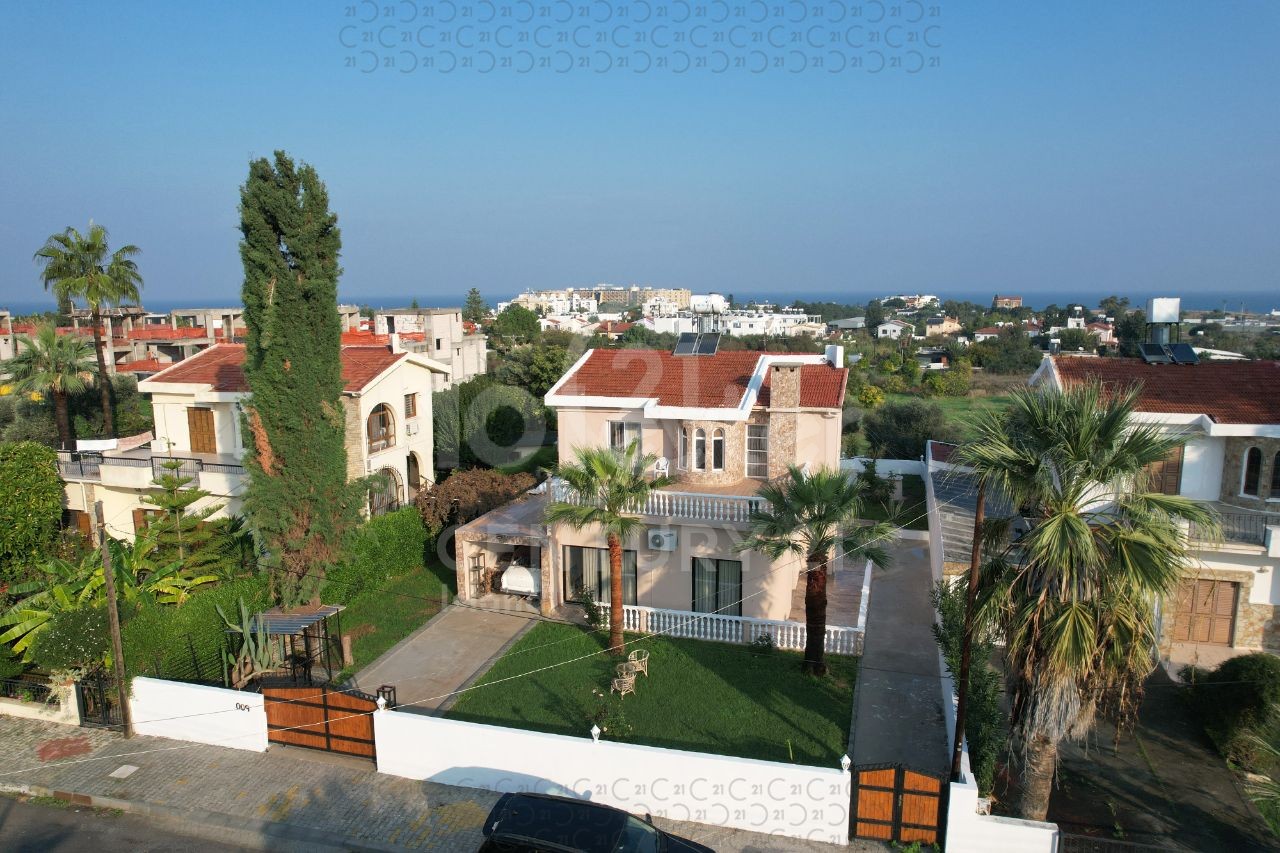 Zu verkaufen 4+1 Freistehende Villa in Karaoglanoglu, Kyrenia