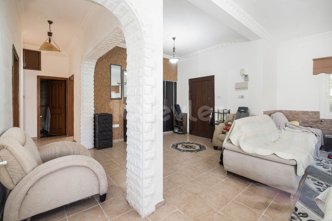 Girne Alsancak Satılık 7+2 Villa