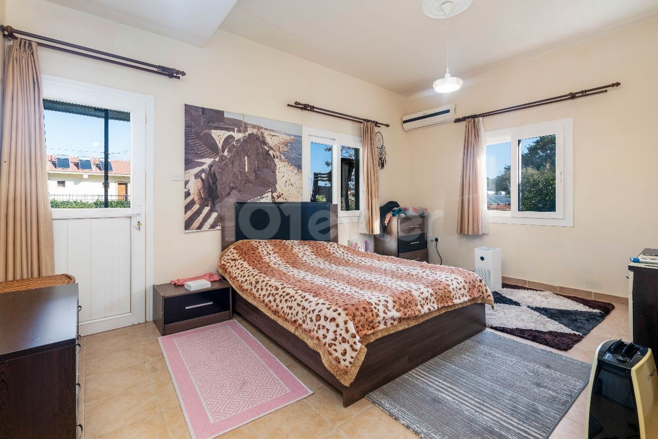 Girne Alsancak Satılık 7+2 Villa