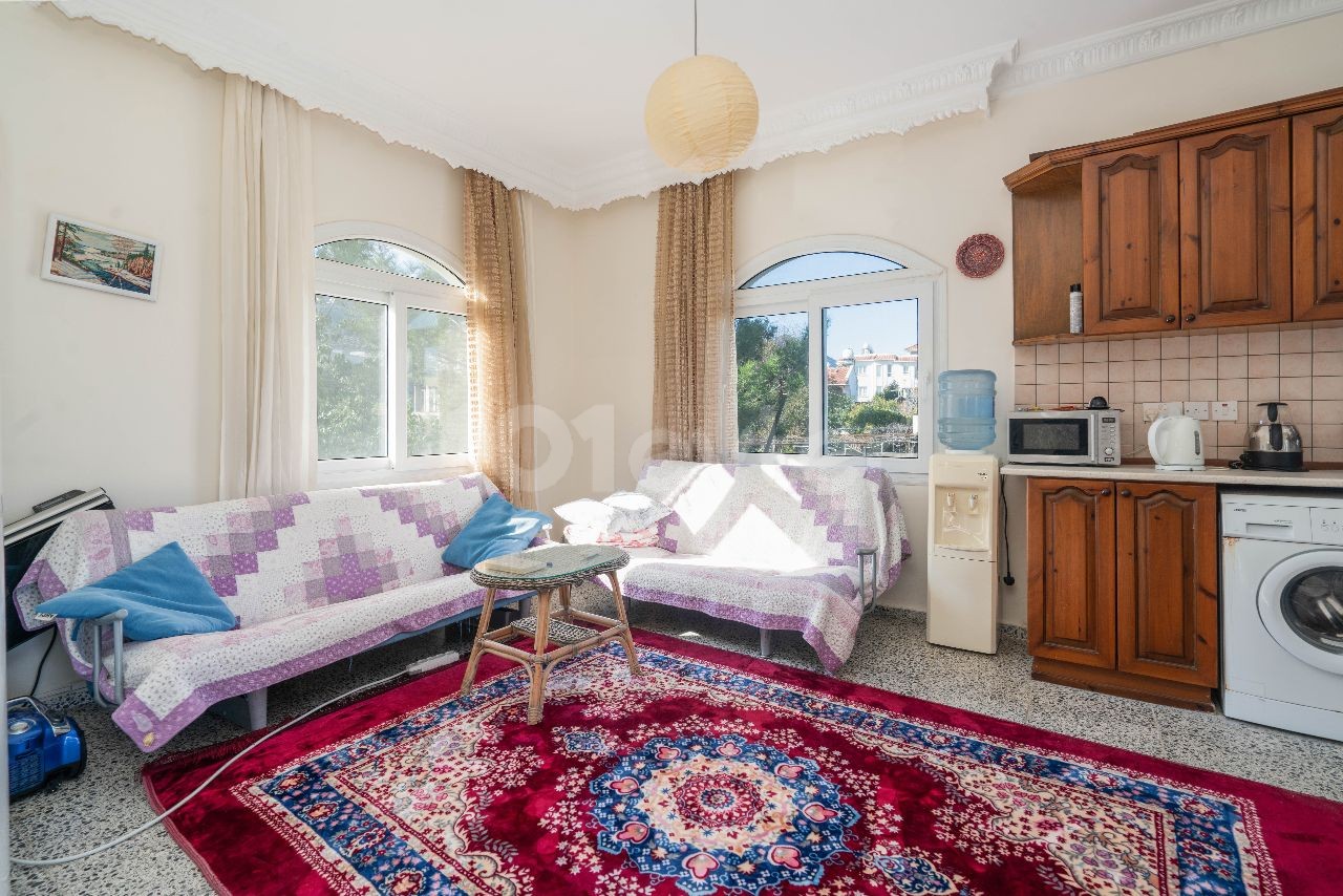 Girne Alsancak Satılık 7+2 Villa