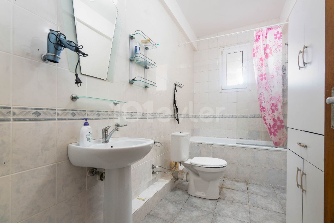 Girne Alsancak Satılık 7+2 Villa