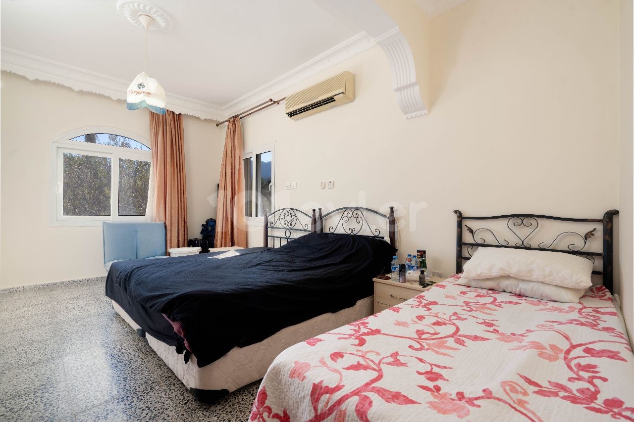 Girne Alsancak Satılık 7+2 Villa