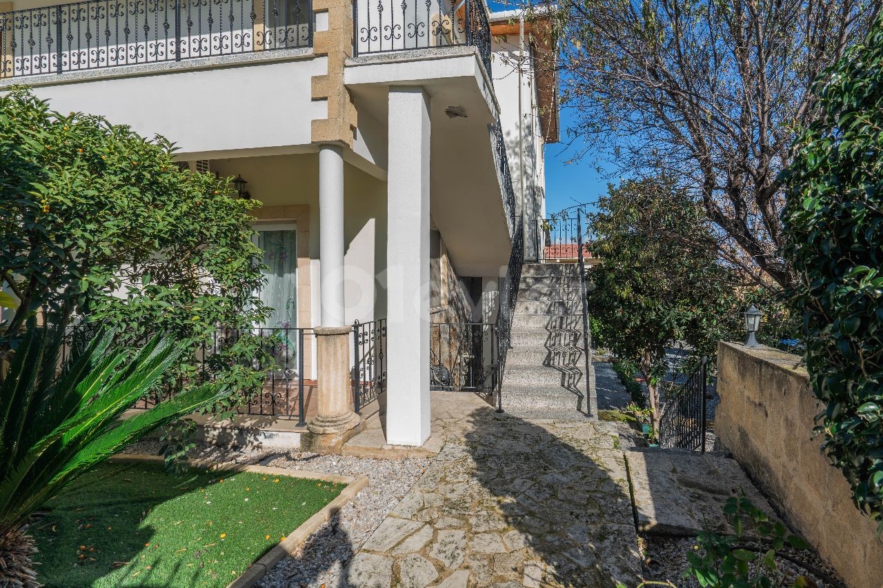 Zu verkaufen 7+2 Villa in Kyrenia Alsancak