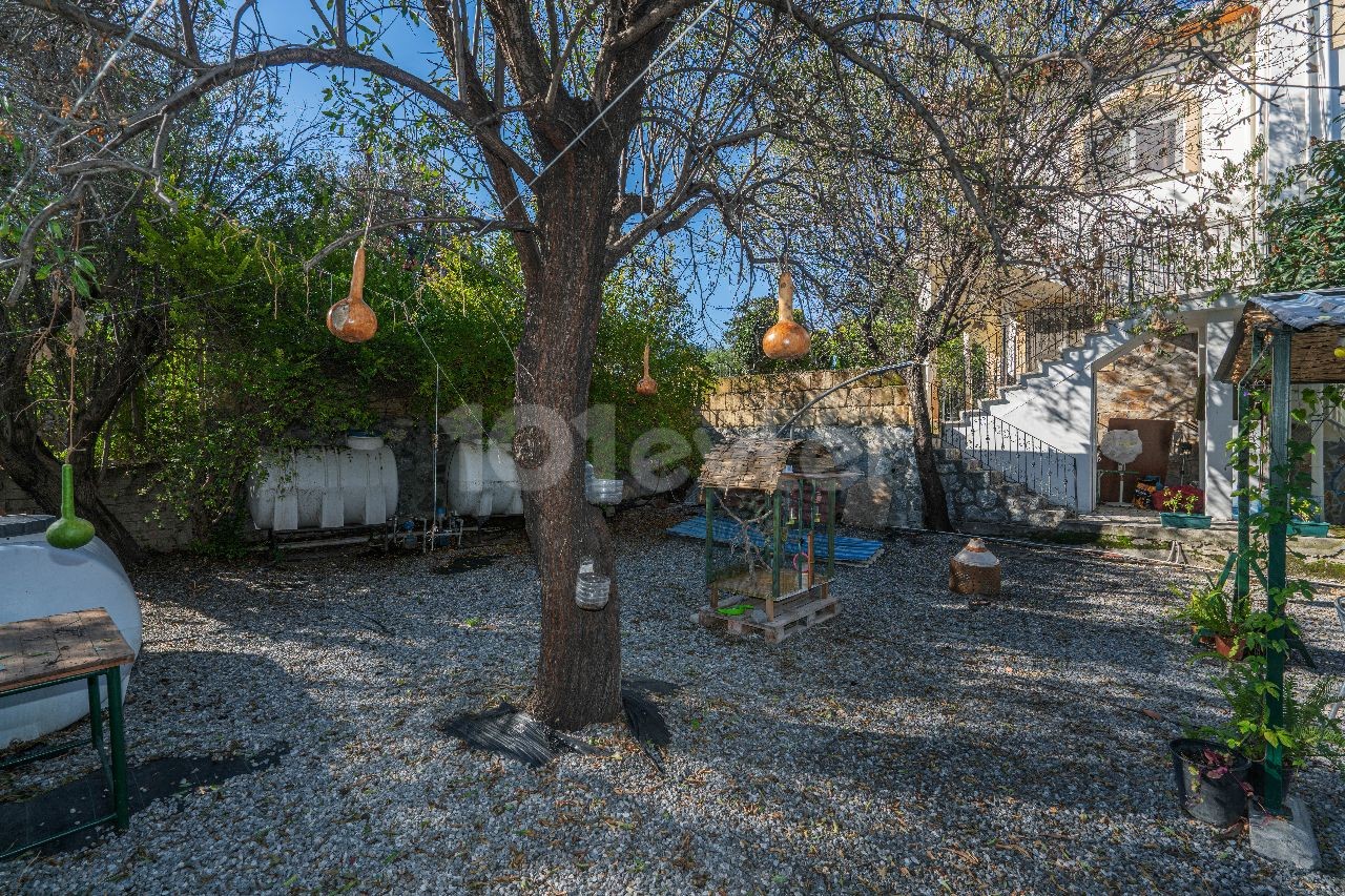 Girne Alsancak Satılık 7+2 Villa