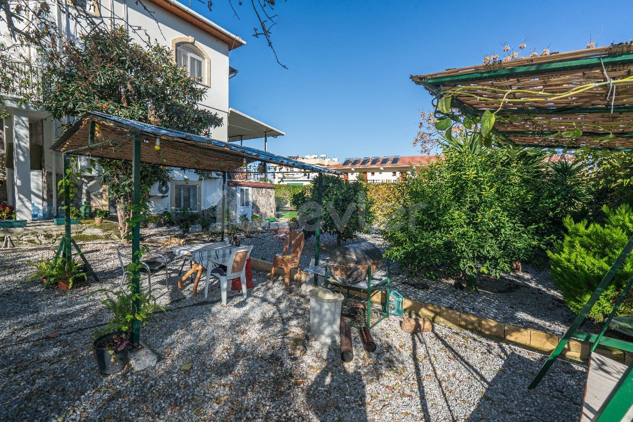 Zu verkaufen 7+2 Villa in Kyrenia Alsancak