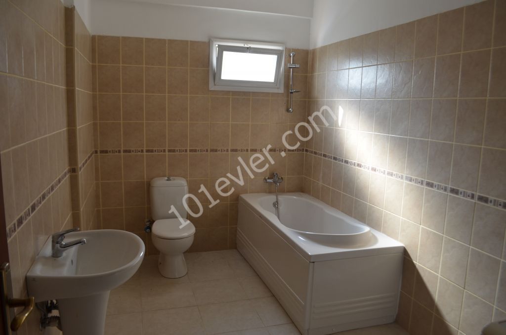  Alsancak MERİT Otellere 200 Metre Mesafede 3+1 Villa