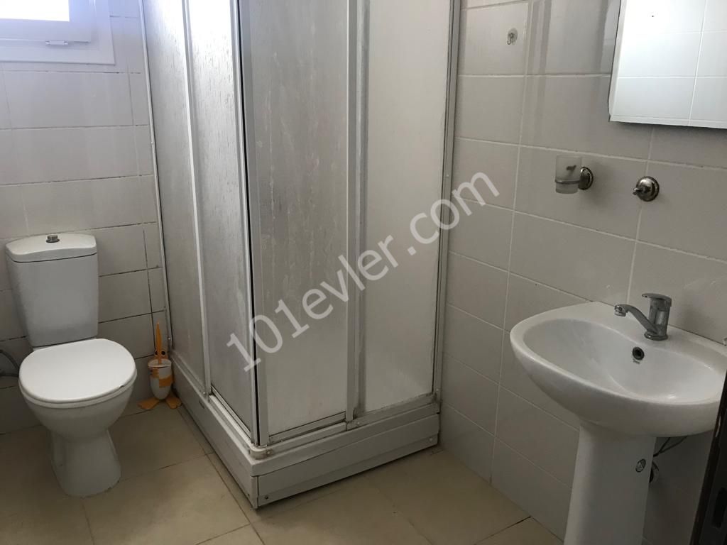 Lefkoşa Küçükkaymaklı'da Büyük Cami ve durakların yanında 2+1 kiralık daireler