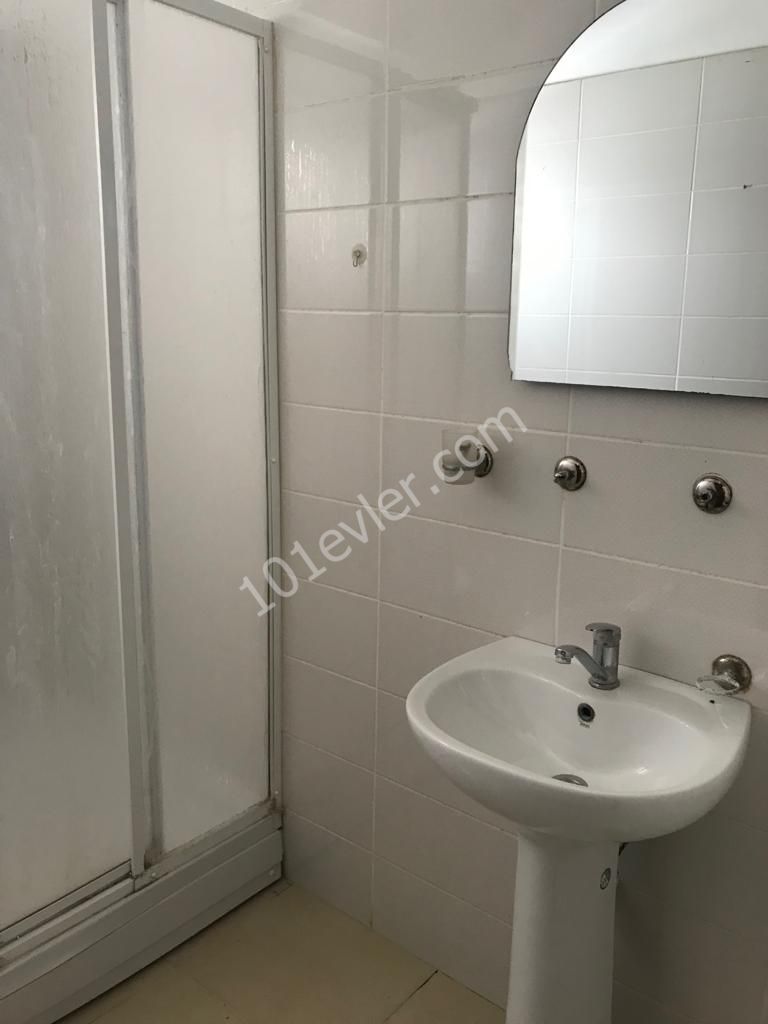 Lefkoşa Küçükkaymaklı'da Büyük Cami ve durakların yanında 2+1 kiralık daireler