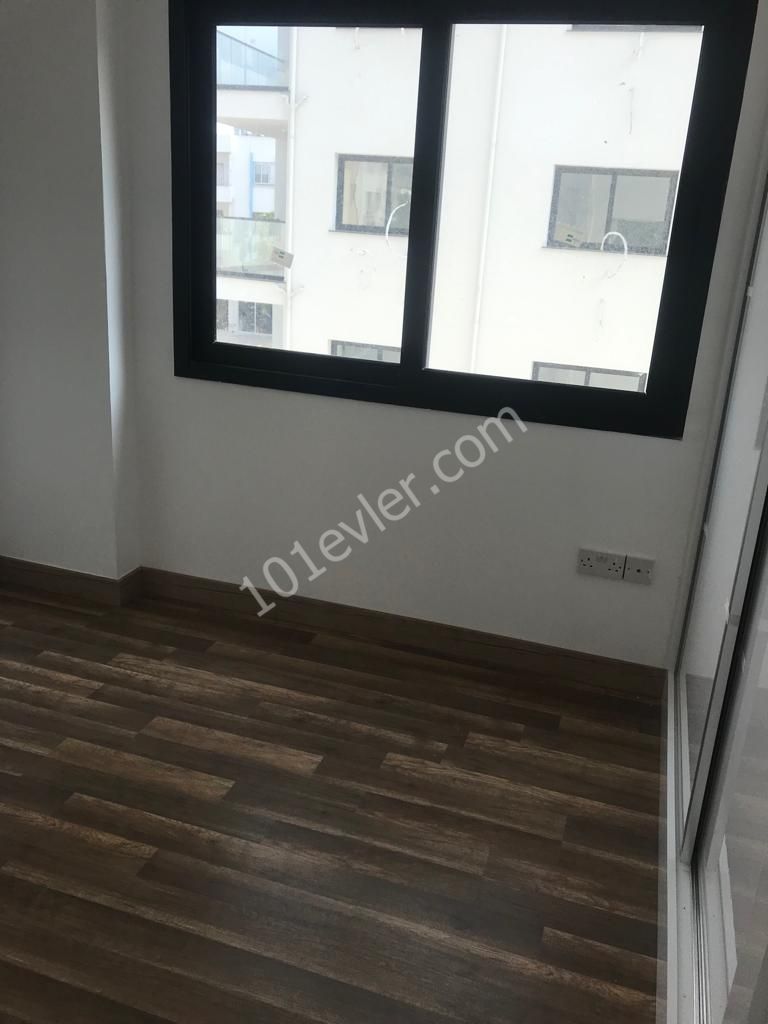 Girne'de ögretmenler evinin orada 2+1 kiralık sıfır daire