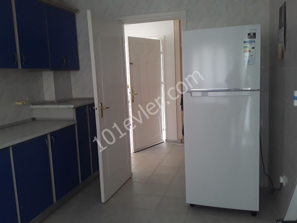 GİRNE MERKEZ'DE 3+1 EŞYALI KİRALIK DAİRE