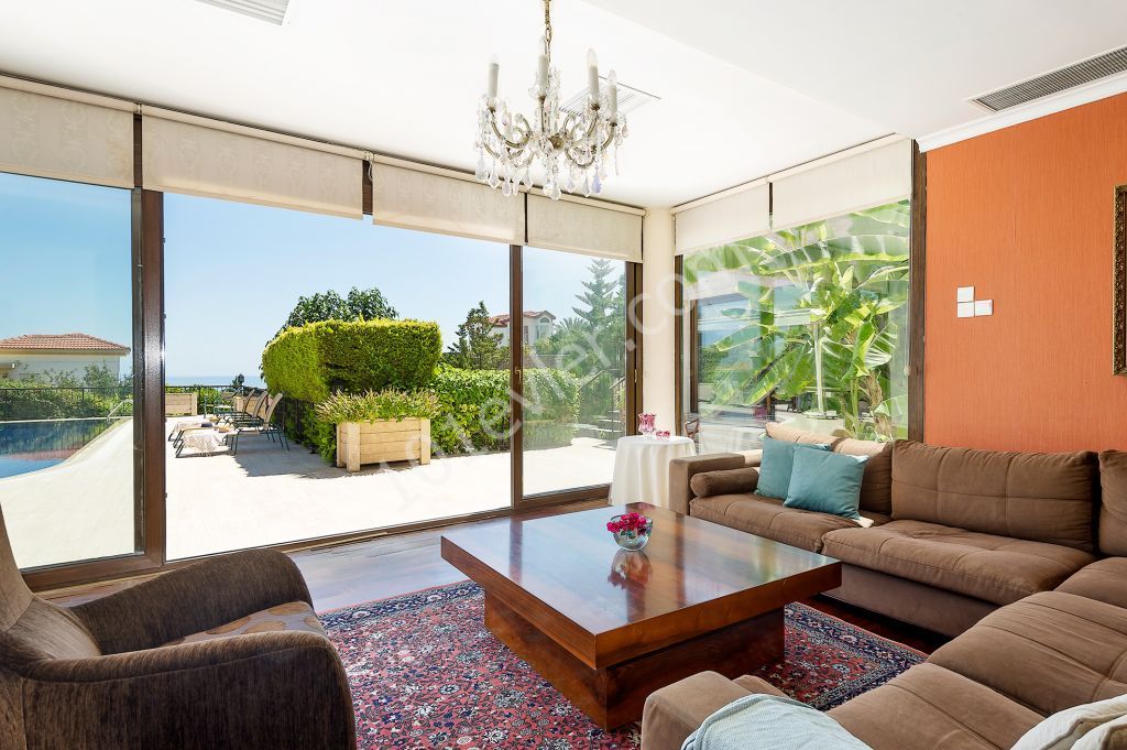 7 Bedroom Luxury Villa for Sale in Bellapais