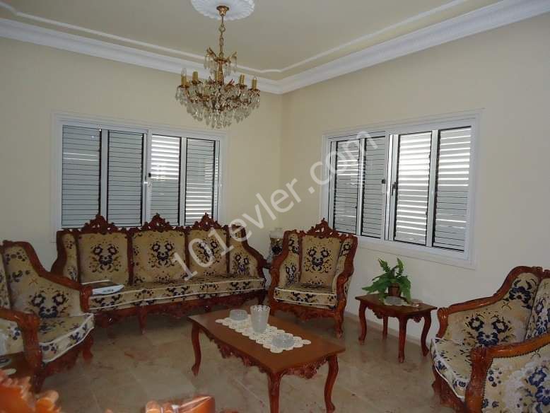 Pearl of Kyrenia Catalköy 1 decker 1 evlek 1200 square meter Esdeger Villa for sale with mountain and sea views on a plot of land. 3+1 400 square meters of indoor space 100 square meters of outdoor space. The floor coverings are natural marble, including tūmū terraces. Prepare the infrastructure for