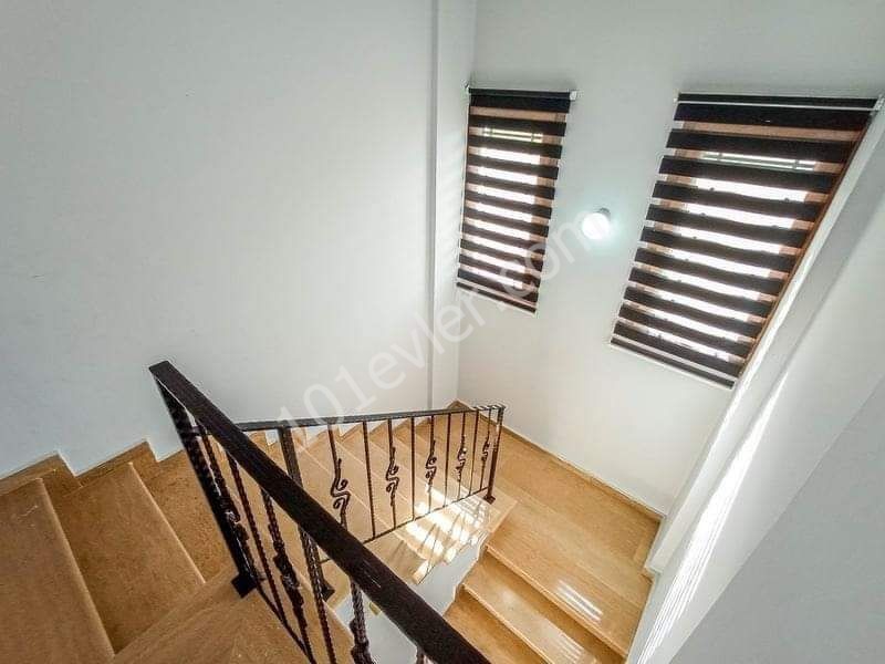 2+1 villa zum Verkauf in catalköy 129.000 Pfund. * 90m2 geschlossene Fläche * 500m2 Grundstücksgröße * im Namen des COB-Besitzers. K.D.V bezahlt * gleichwertige COB * Gebäude Baudatum 2008 • 12m ① 6m Gemeinschaftspool • 2 Schlafzimmer * 1. Badezimmer auf dem Boden - ① / C * 1 Gäste ① / C * Plätze na