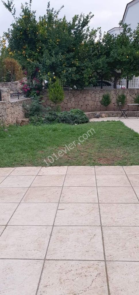 2 + 1 villas for sale in Catalkoy for £ 129,000. • 90m2 closed area • 500m2 land size • The cob is named after the owner. K.D.V has been paid • Equivalent cob • Building construction date 2008 • 12m x 6m • 2 bedroom • 1 with shared swimming pool. Bathroom on the floor-w/c • 1 guest W/C • Floors are 