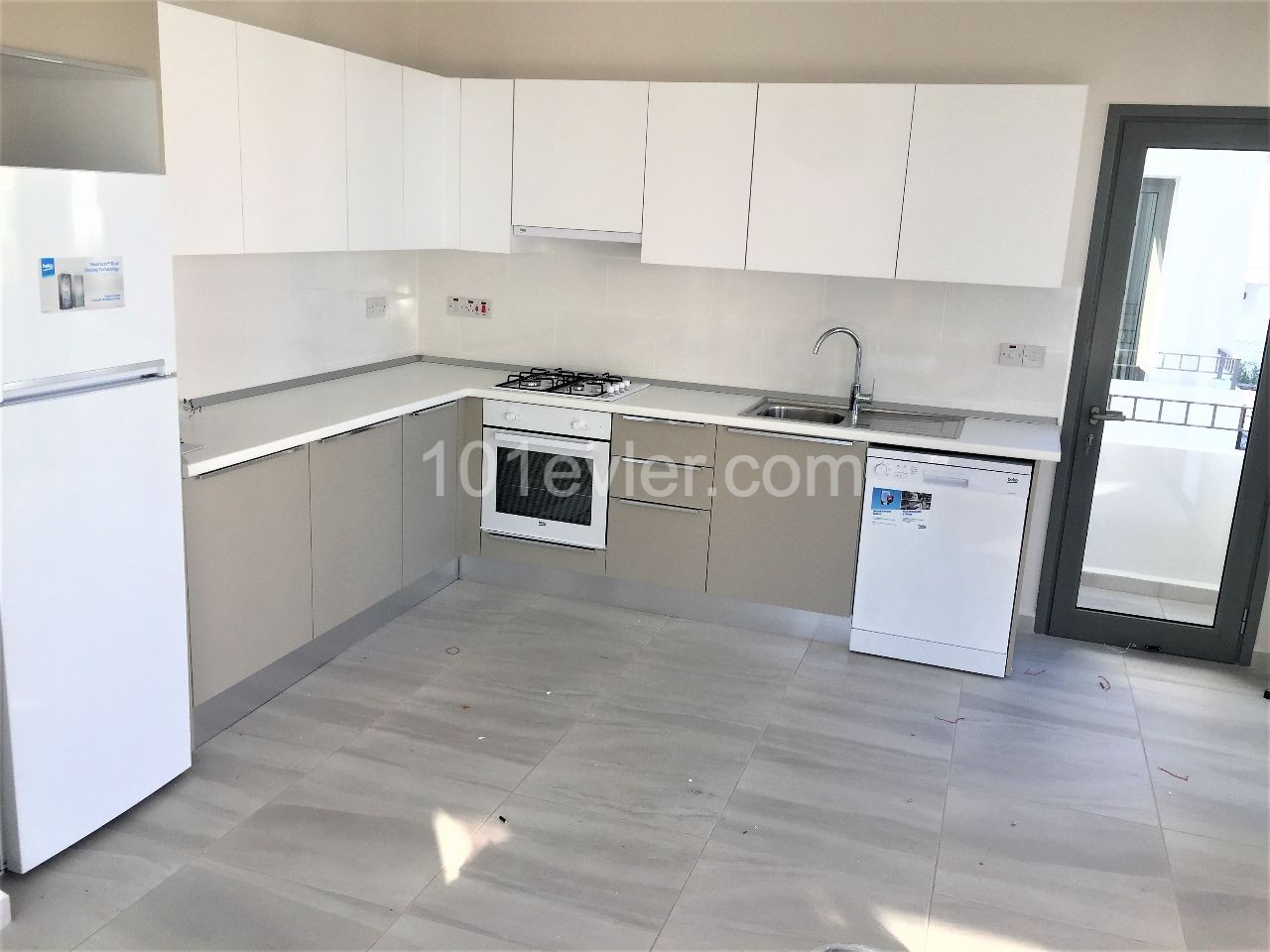 Alsancak Town Houses'da Bahçe katı Kiralık Daire !