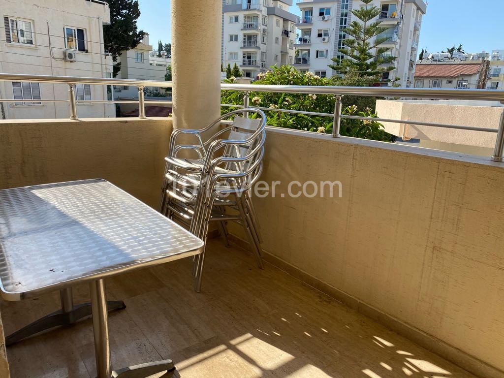 Girne merkezde Kiralık eşyalı  3+1  daire 