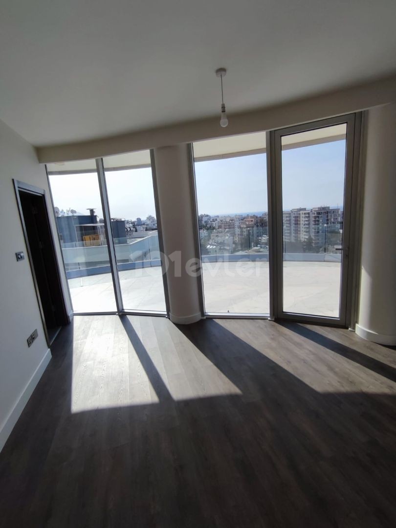 LUXURY 2+1 PENTHOUSE IN GIRNE CENTER WITH PRIVATE UNDERGROUND PARKING AREA  AND SEA VIEW