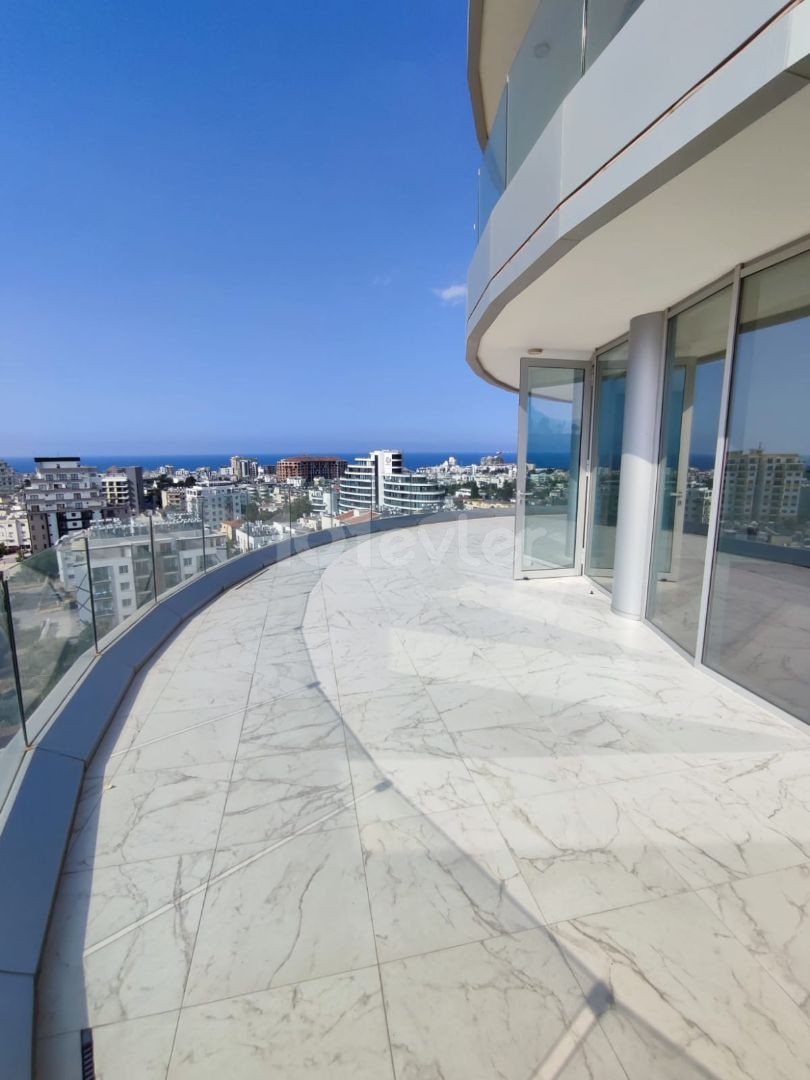 LUXURY 2+1 PENTHOUSE IN GIRNE CENTER WITH PRIVATE UNDERGROUND PARKING AREA  AND SEA VIEW