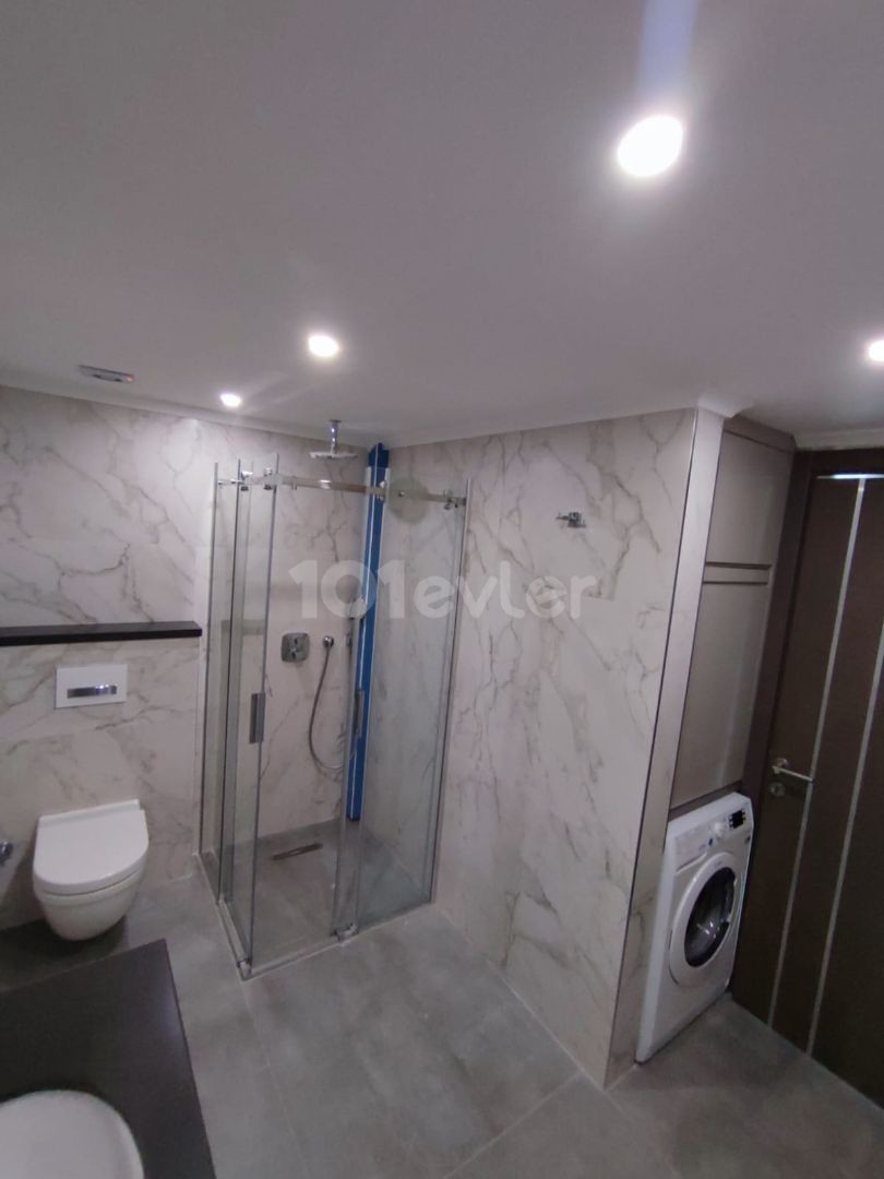 GİRNE MERKEZDE ÖZEL YERALTI OTOPARK ALANLI DENİZ MANZARALI LÜKS 2+1 PENTHOUSE