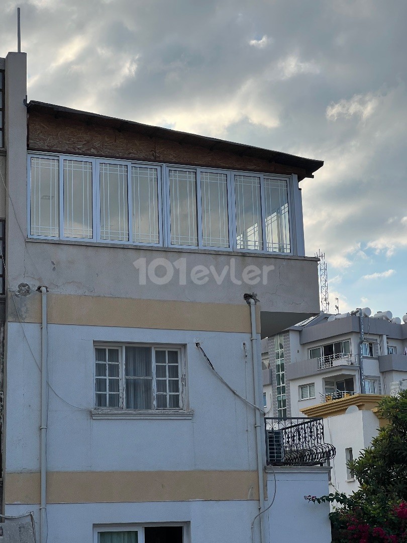 GİRNE MERKEZ SATILIK BÜYÜK 3+2 DAİRE