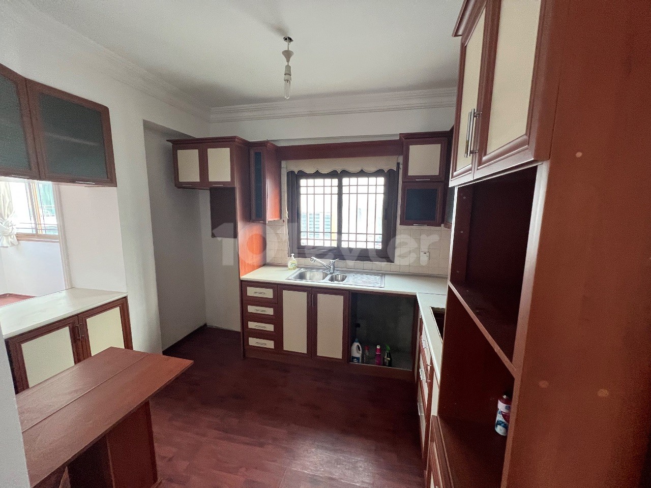 GİRNE MERKEZ SATILIK BÜYÜK 3+2 DAİRE