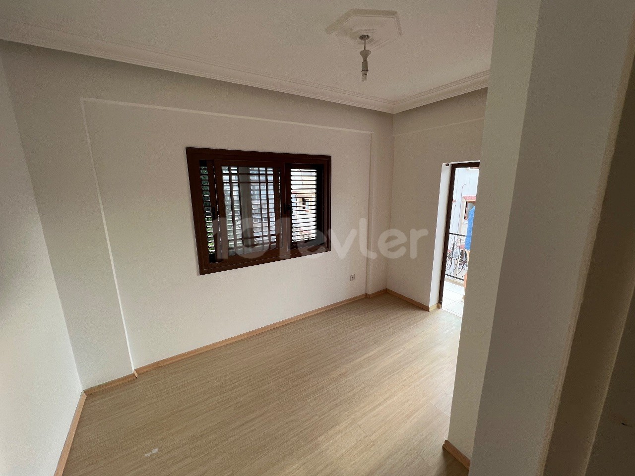 GİRNE MERKEZ SATILIK BÜYÜK 3+2 DAİRE