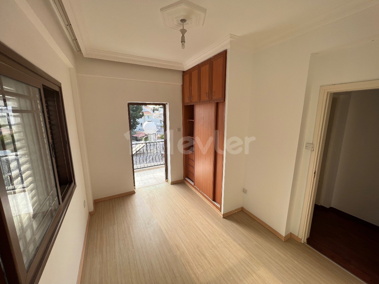 GİRNE MERKEZ SATILIK BÜYÜK 3+2 DAİRE