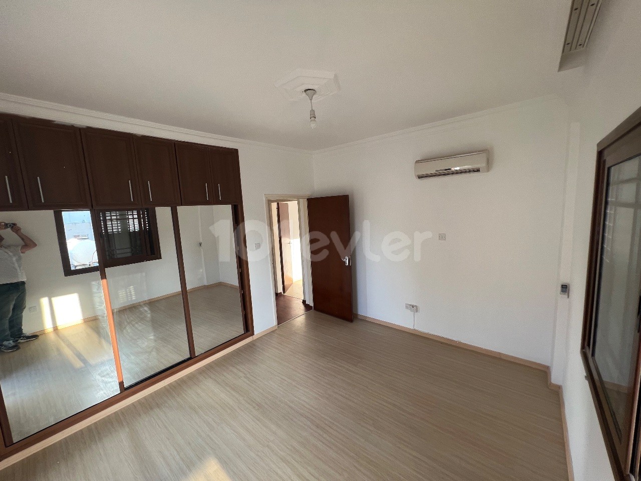 KYRENIA CENTRAL LARGE 3 + 2 APARTMENT FOR SALE ** 