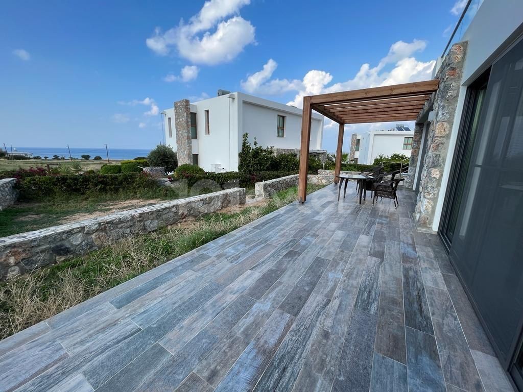 این خانه ییلاقی زرق و برق دار 3 + 1 فقط یک سنگ دور از اب های ابی درخشان دریای مدیترانه است