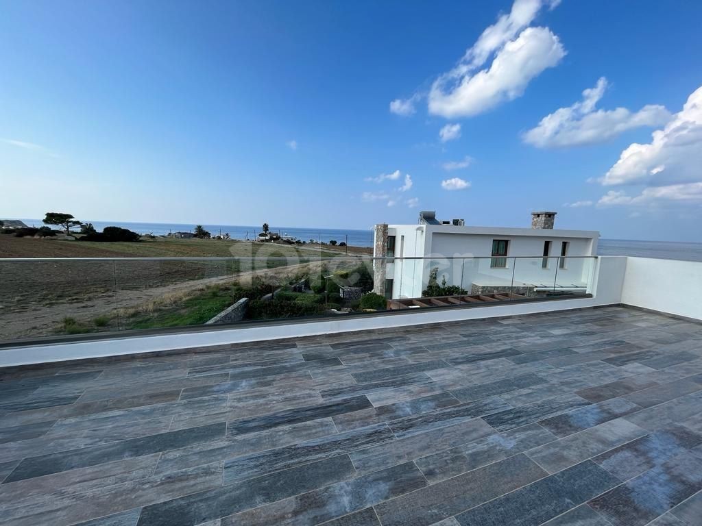 This STUNNING 3+1 Bungalow is just a stone's throw away from the Sparkling Blue Waters of the Mediterranean Sea