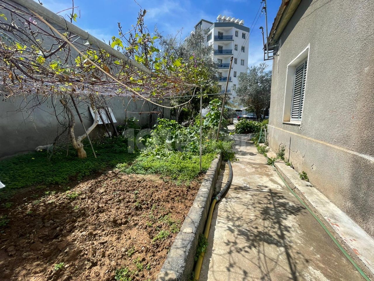 Land with Turkish Cob Suitable for Multi-storey Building Construction in Yenişehir Region