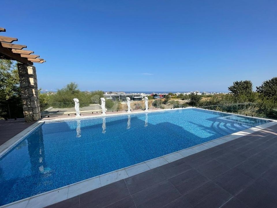 Fully Detached Luxury Private Swimming Pool and Jacuzzi Fully Furnished Villa for Rent!🍀