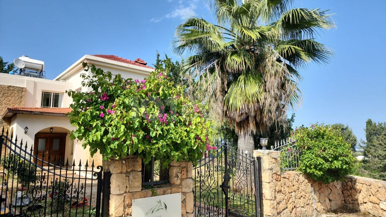 Girne'nin En Özel Bölgesi Zeytinlik'te Huzur Vaadeden Villa! Villa Promising Peace and Tranquility in Zeytinlik, Kyrenia's Most Special Area!