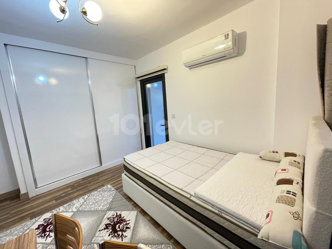 IN CENTER OF KYRENIA 3+1 FULLY FURNISHED FOR SALE)SINGLE AUTHORIZED)