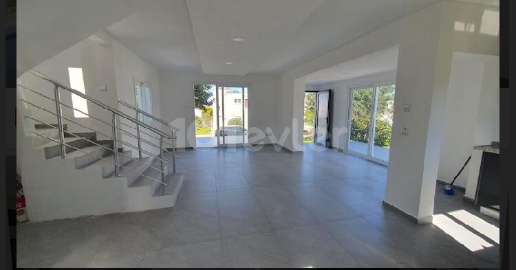 Kyrenia Esentepe 2+1 Duplex-Villa