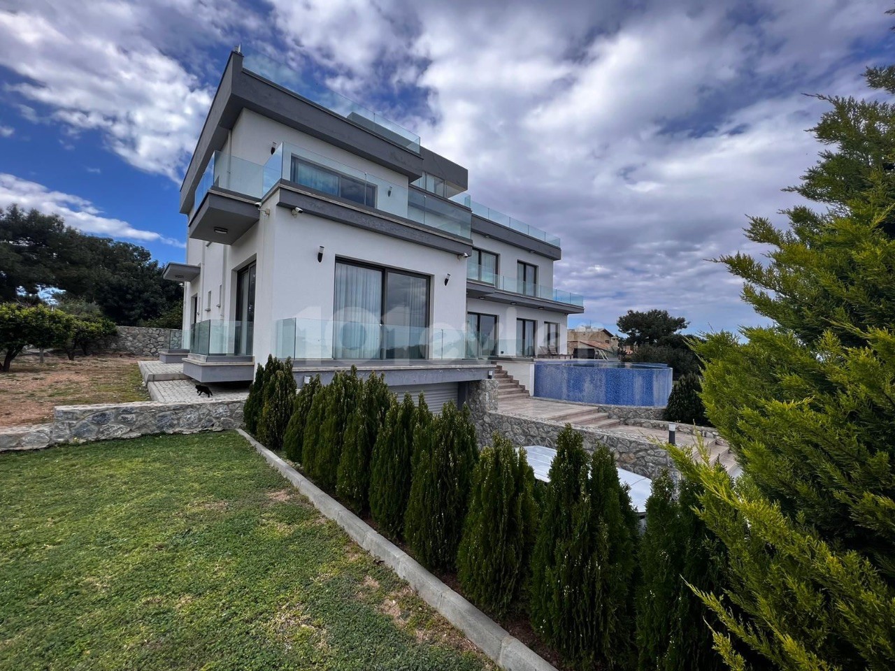 Alsancak-Girne Ultra Lüks Satılık Villa