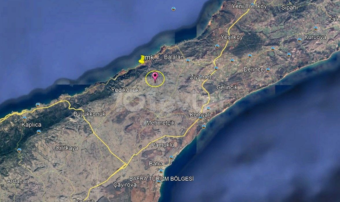 9 Hektar, 3 Häuser zu verkaufen in Yedikonuk Dorf (Iskele, TRNC)