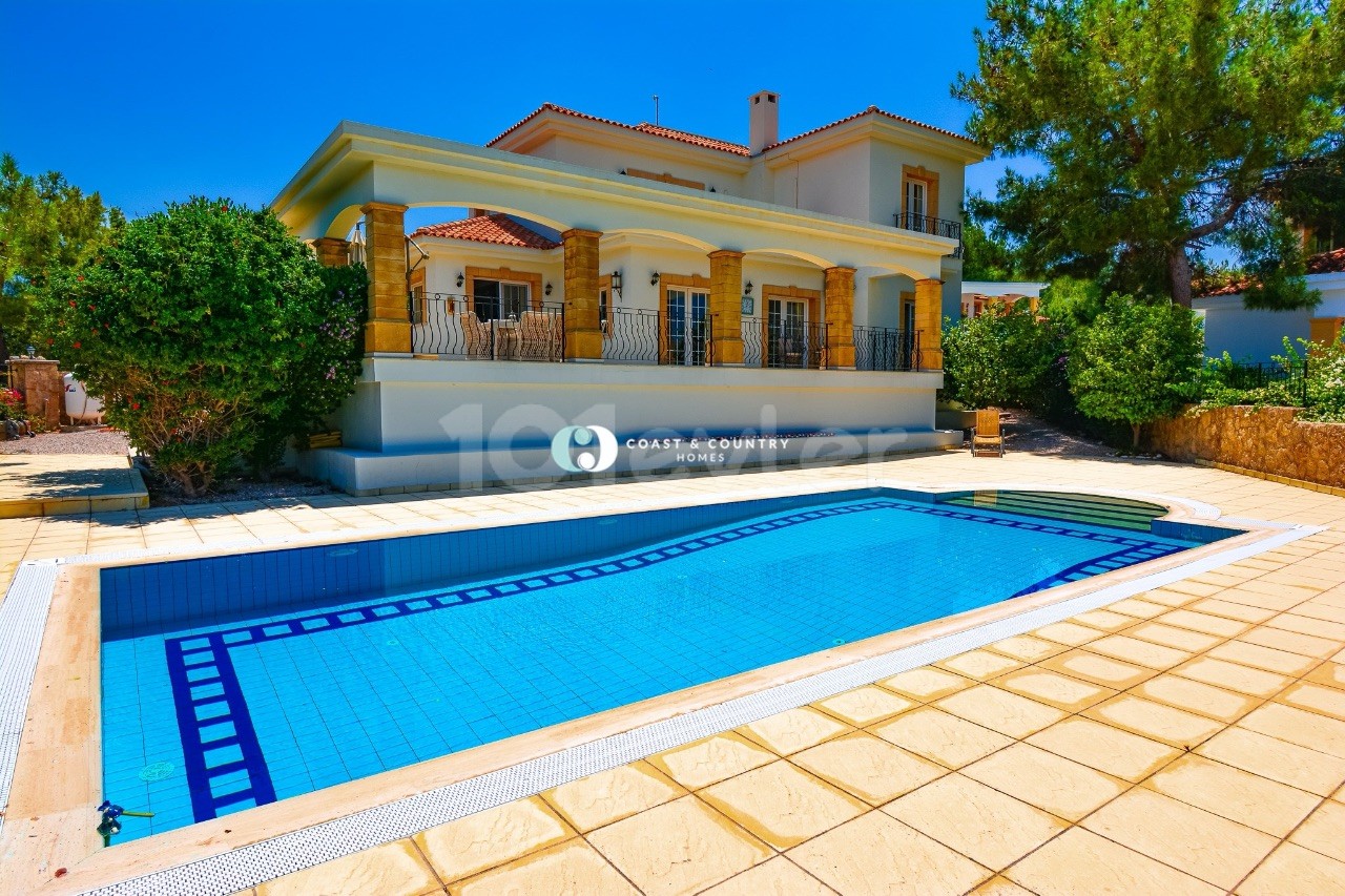 Sole agency * Exquisite 3 Bedroom Villa with Private Swimming Pool in Esentepe