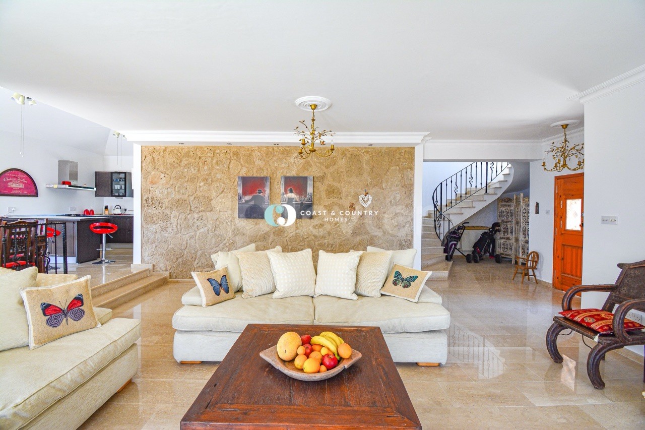 Sole agency * Exquisite 3 Bedroom Villa with Private Swimming Pool in Esentepe