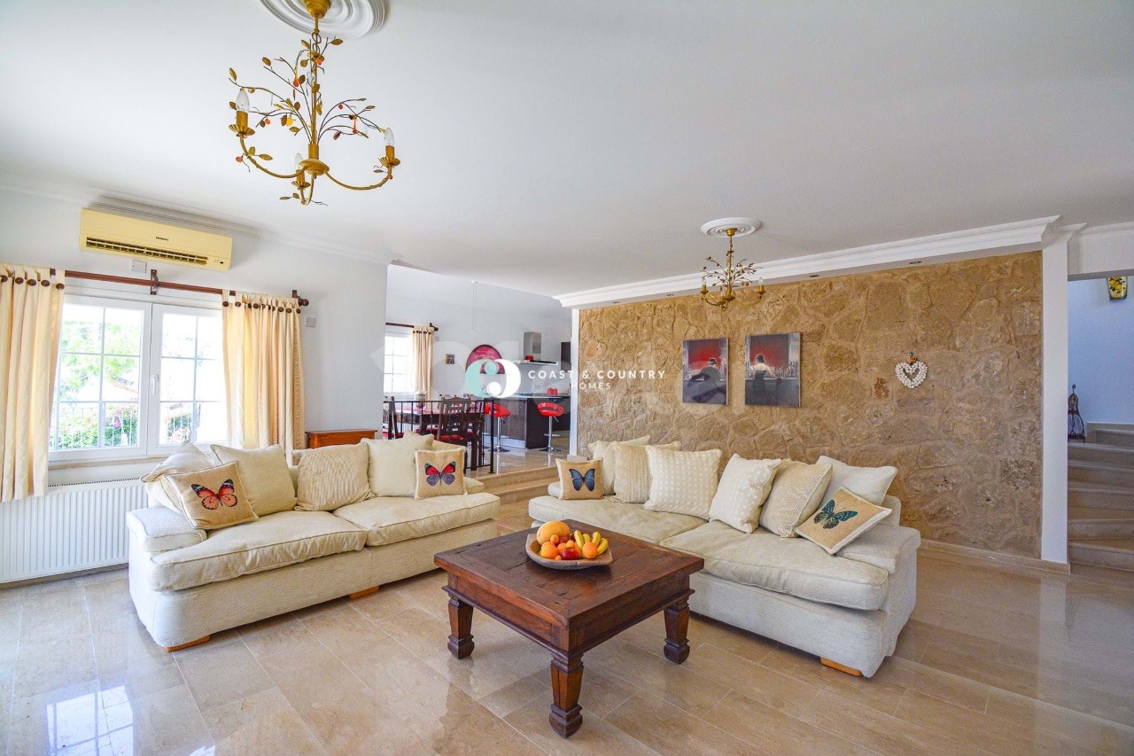 Sole agency * Exquisite 3 Bedroom Villa with Private Swimming Pool in Esentepe