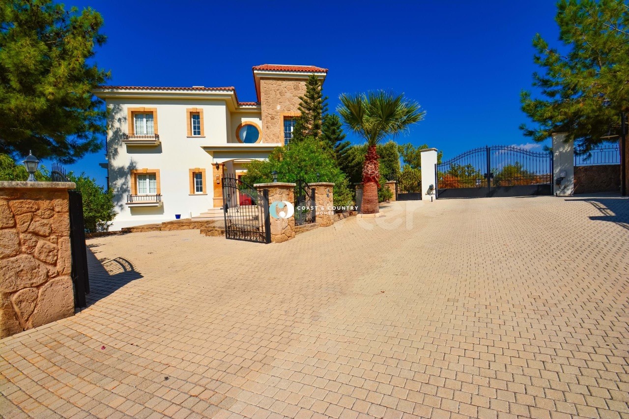 Sole agency * Exquisite 3 Bedroom Villa with Private Swimming Pool in Esentepe