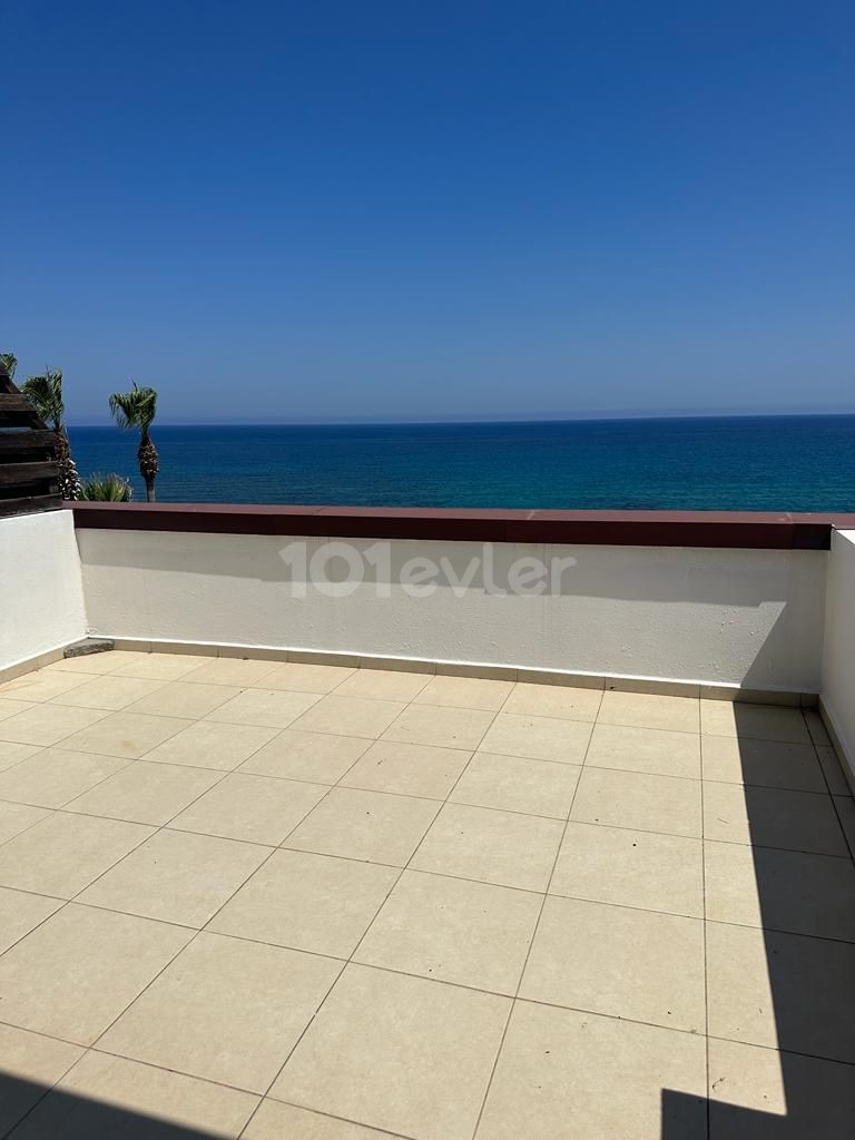 2+1-Wohnung mit Panoramablick auf das Meer zum Verkauf am Meer