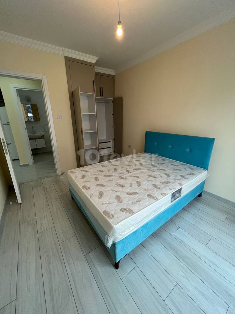 **ALSANCAK'TA SIFIR BİNA YENİ EŞYALI KİRALIK 2+1 DAİRE** 